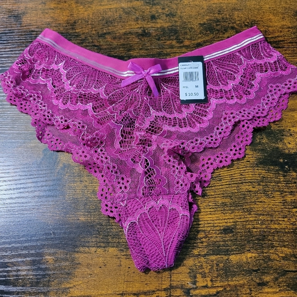 Frederick’s of Hollywood Caroline Magenta Lace Thong Cheeky Panty NWT M